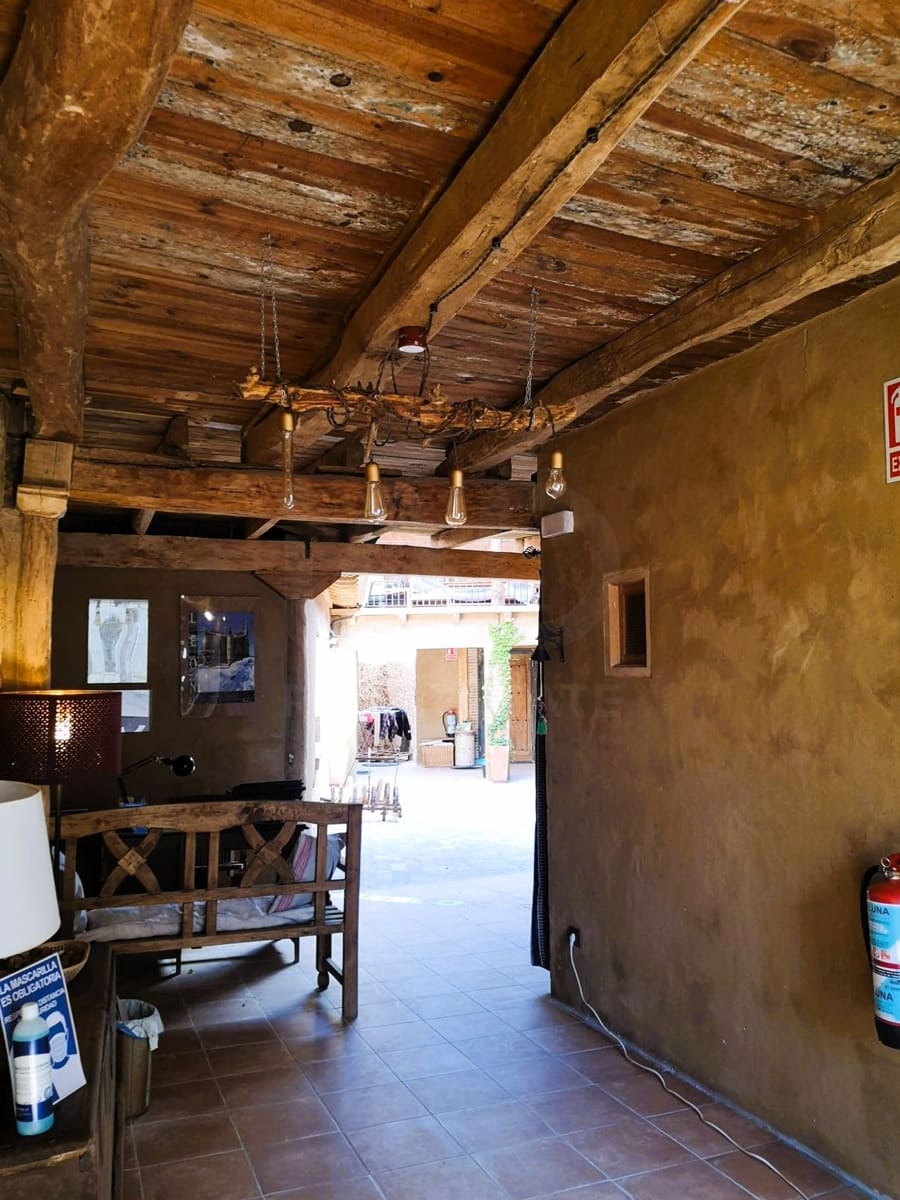 6 slaapkamer Commercieel te koop in Leon stad - € 379.000 (Ref: 10020046)