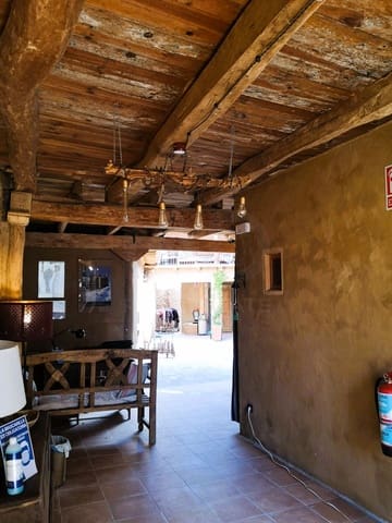 6 slaapkamer Commercieel te koop in León stad - € 379.000 (Ref: 10020046)