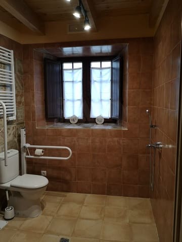 6 slaapkamer Commercieel te koop in León stad - € 379.000 (Ref: 10020046)