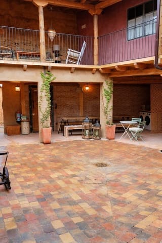6 slaapkamer Commercieel te koop in León stad - € 379.000 (Ref: 10020046)