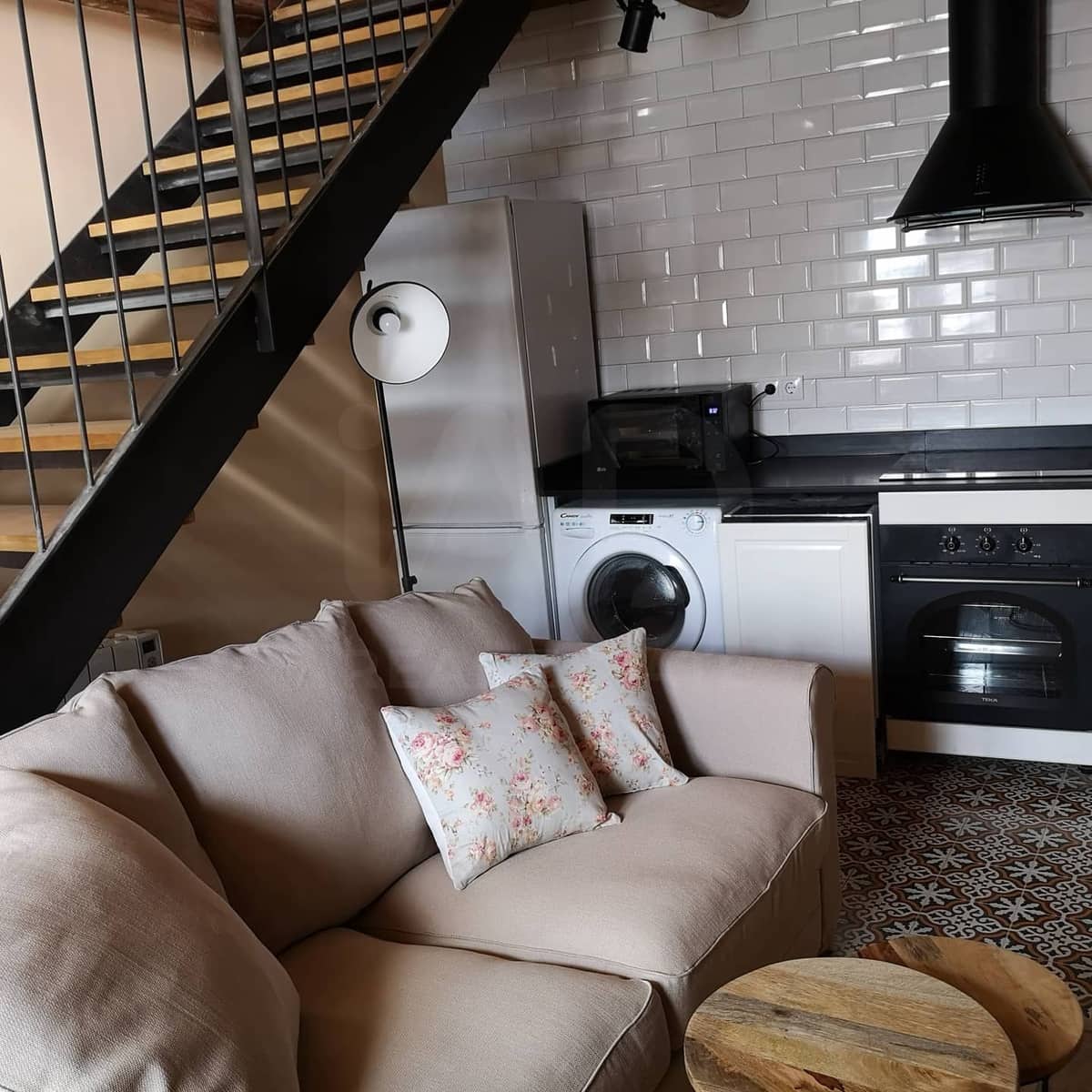 6 slaapkamer Commercieel te koop in Leon stad - € 379.000 (Ref: 10020046)