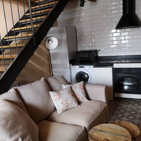 6 slaapkamer Commercieel te koop in León stad - € 379.000 (Ref: 10020046)