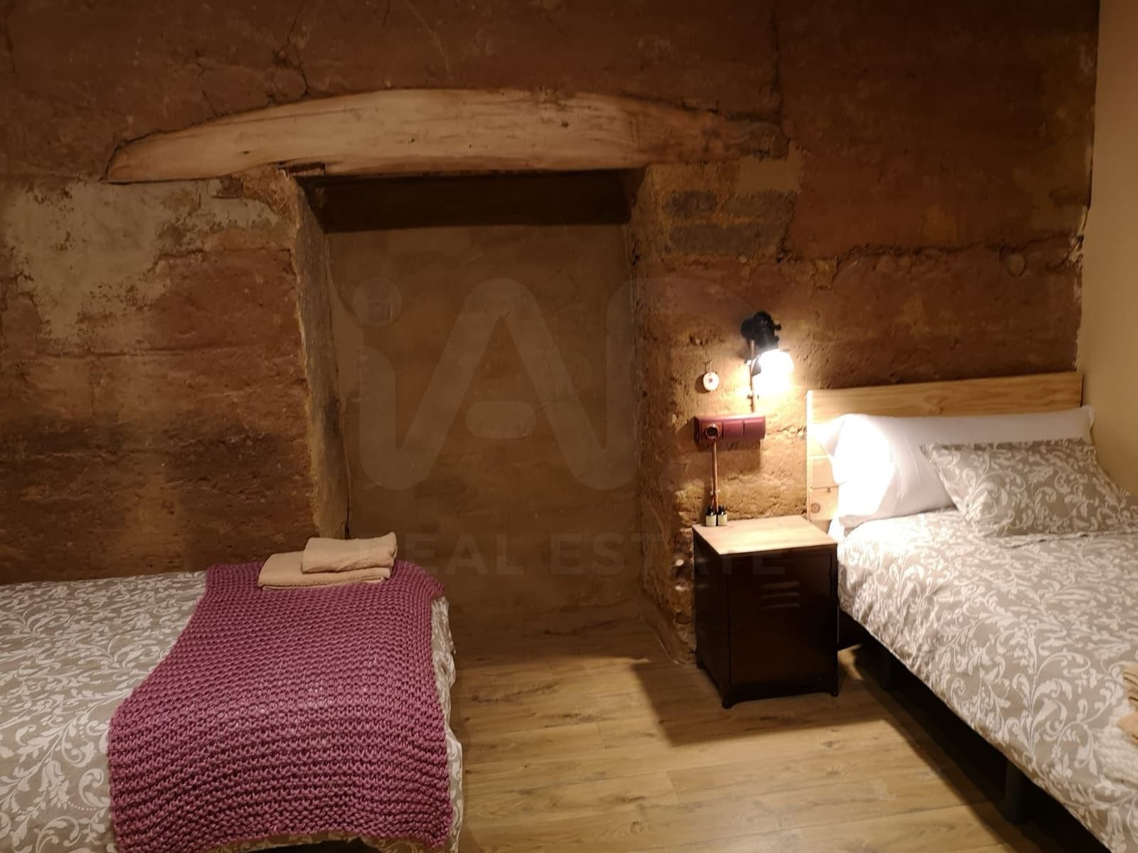 6 slaapkamer Commercieel te koop in Leon stad - € 379.000 (Ref: 10020046)
