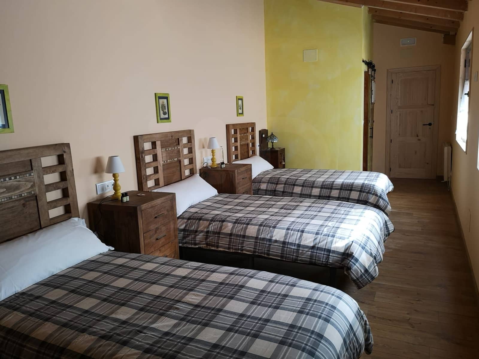 6 slaapkamer Commercieel te koop in Leon stad - € 379.000 (Ref: 10020046)