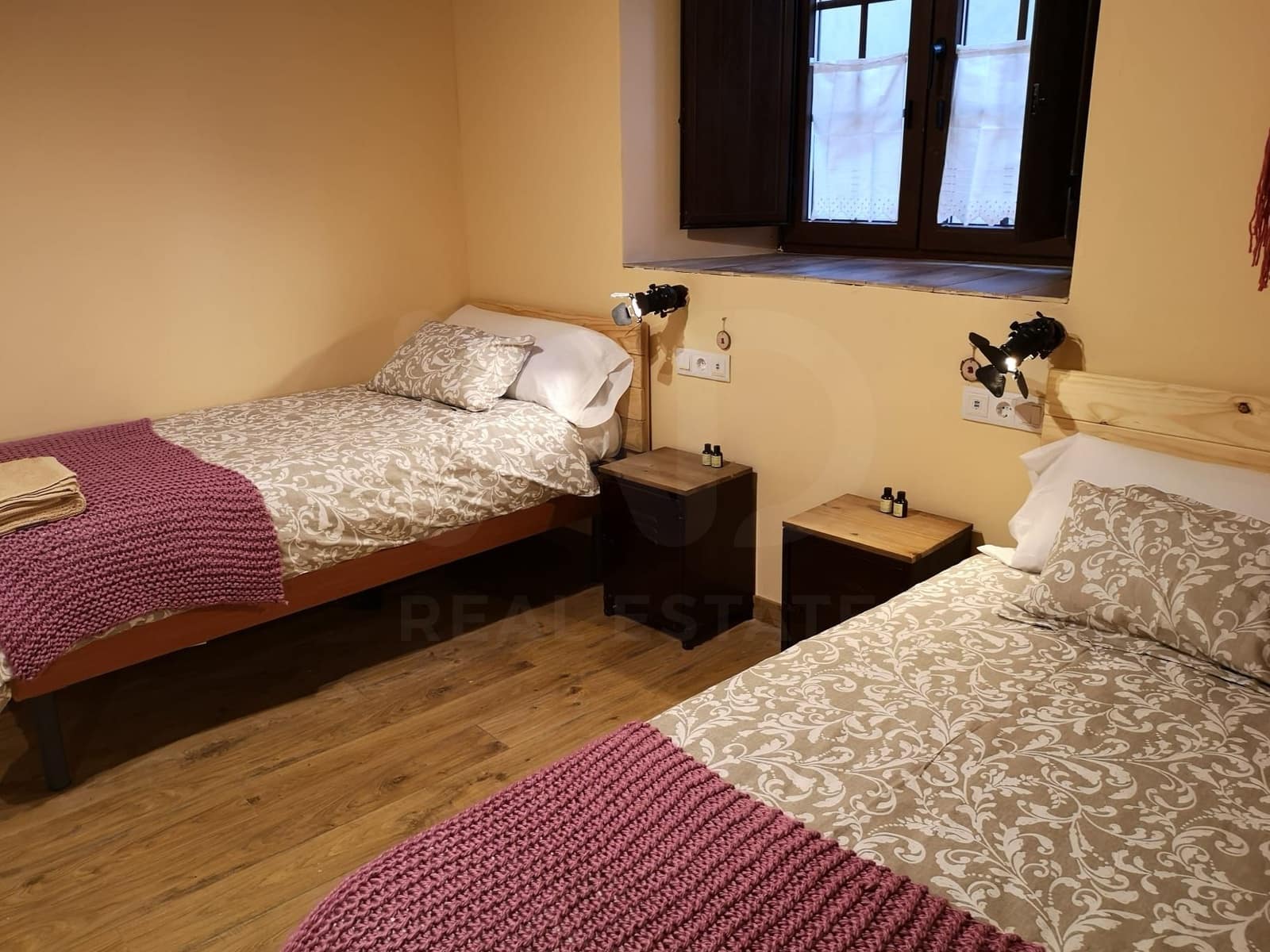 6 slaapkamer Commercieel te koop in Leon stad - € 379.000 (Ref: 10020046)