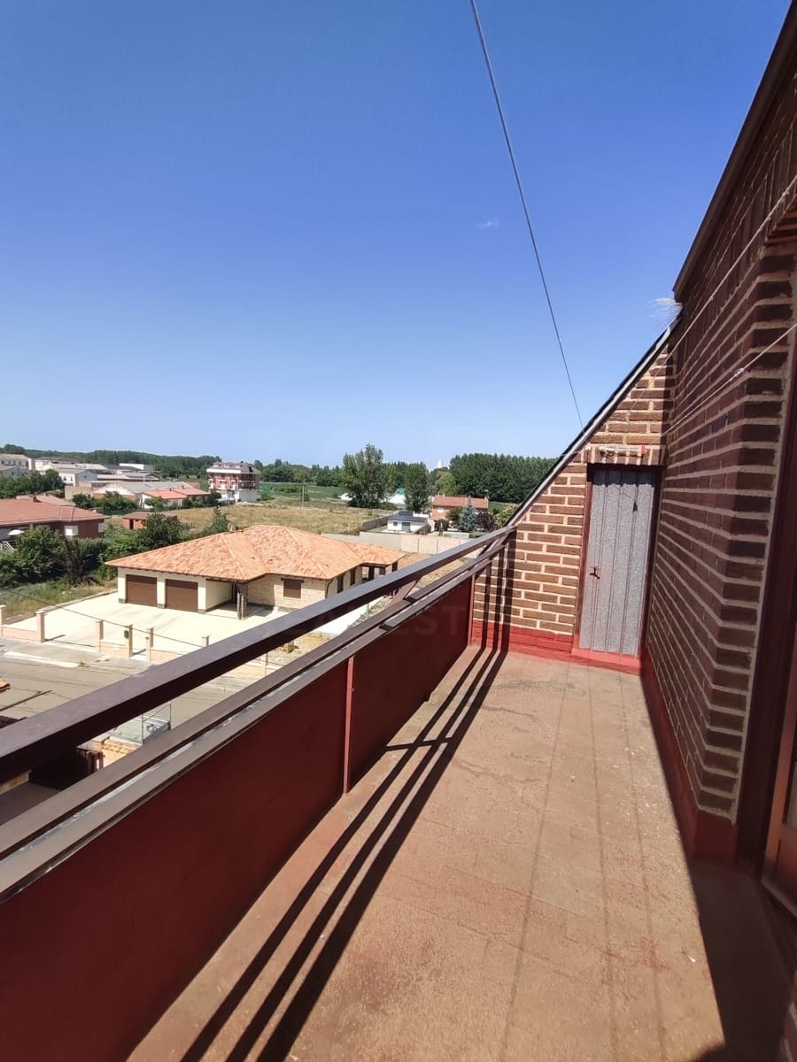 3 sypialnia Penthouse na sprzedaż w Villarejo de Orbigo z basenem - 69 000 € (Ref: 10020050)