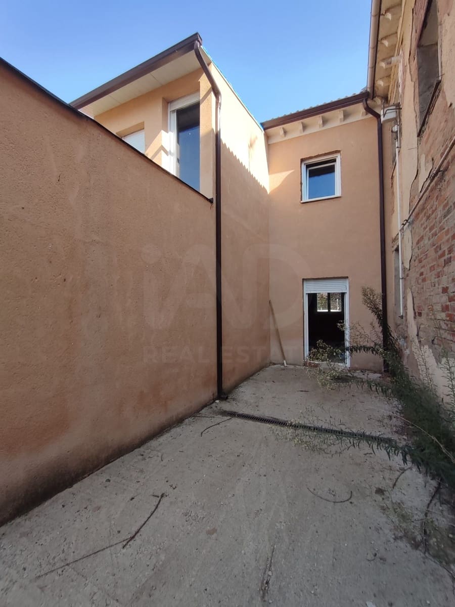 Terraced Villa for sale in Valverde de la Virgen - € 109,000 (Ref: 10020055)