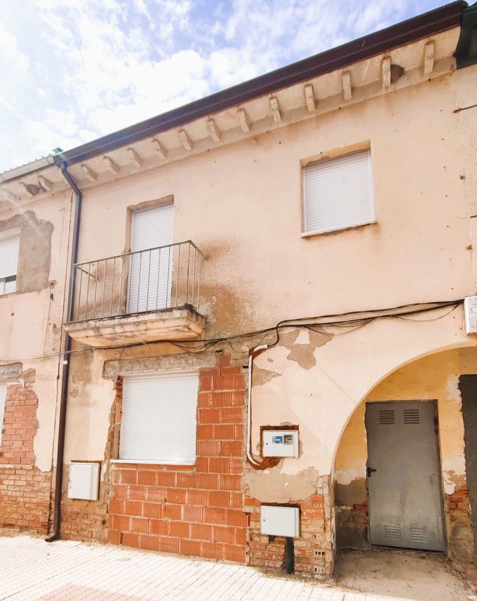 Terraced Villa for sale in Valverde de la Virgen - € 109,000 (Ref: 10020055)