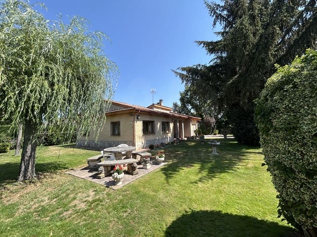 3 quarto Moradia para venda em Villadangos del Páramo com piscina garagem - 237 000 € (Ref: 10020057)