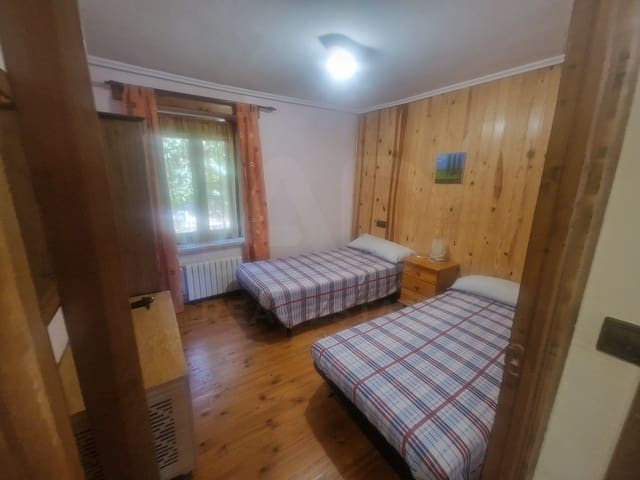 6 bedroom Finca/Country House for sale in Quintana del Castillo - € 165,000 (Ref: 10020064)