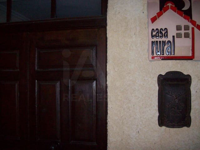 6 bedroom Finca/Country House for sale in Quintana del Castillo - € 165,000 (Ref: 10020064)