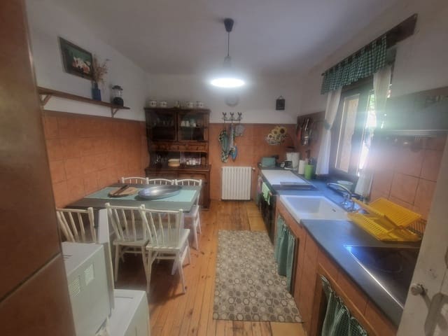 6 bedroom Finca/Country House for sale in Quintana del Castillo - € 165,000 (Ref: 10020064)