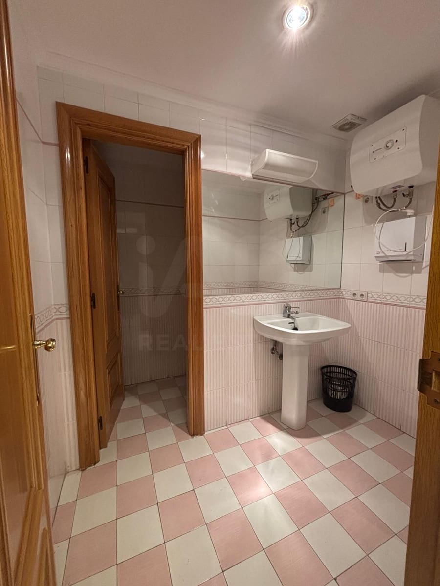 7 bedroom Commercial for sale in Valladolid city - € 467,000 (Ref: 10021528)