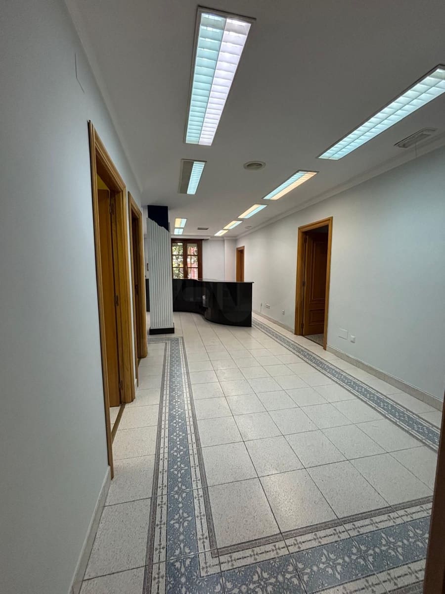 7 bedroom Commercial for sale in Valladolid city - € 467,000 (Ref: 10021528)
