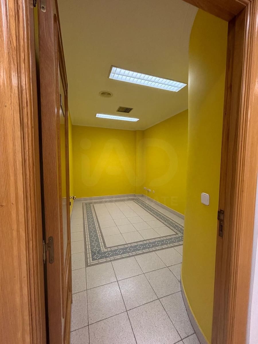 7 bedroom Commercial for sale in Valladolid city - € 467,000 (Ref: 10021528)