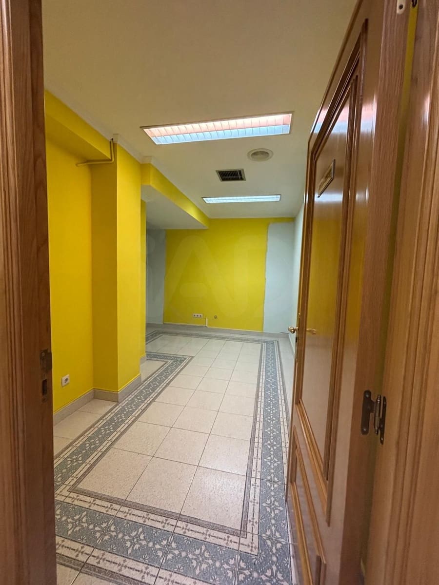 7 bedroom Commercial for sale in Valladolid city - € 467,000 (Ref: 10021528)