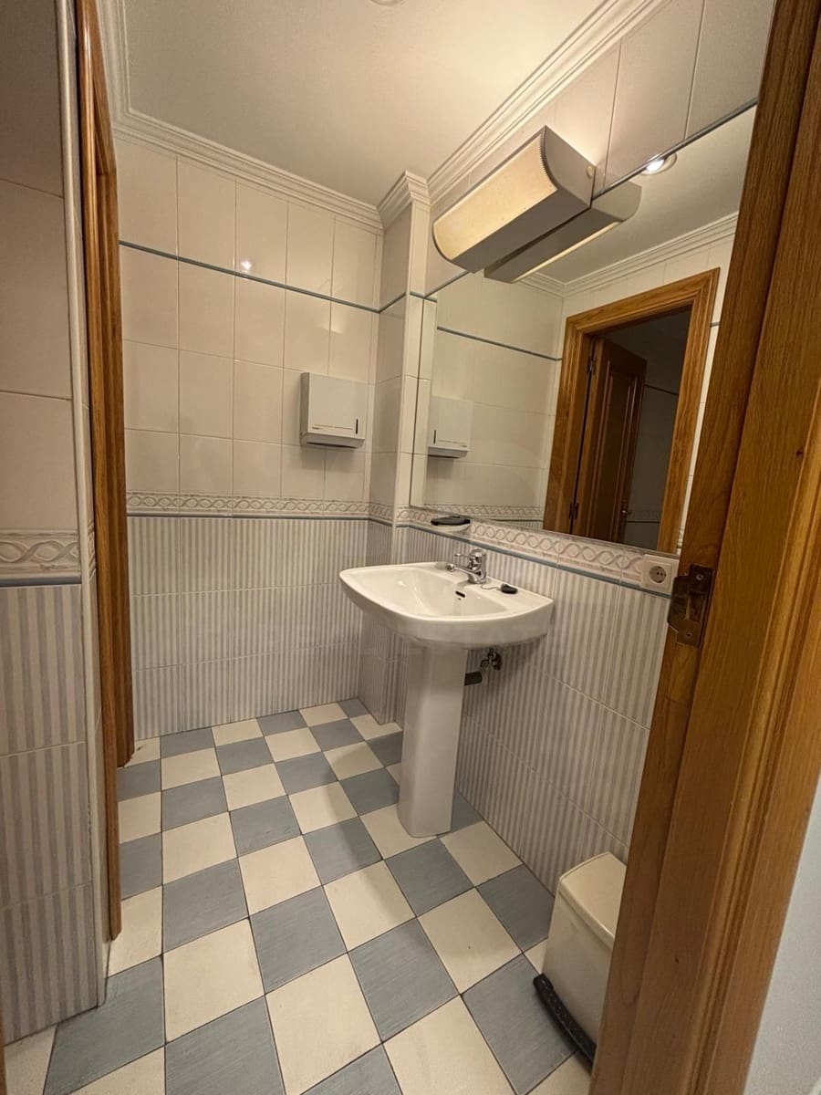 7 bedroom Commercial for sale in Valladolid city - € 467,000 (Ref: 10021528)