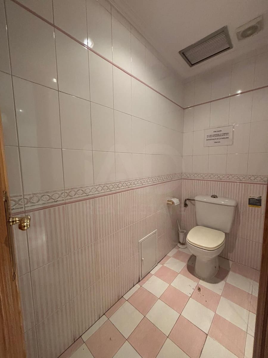 7 bedroom Commercial for sale in Valladolid city - € 467,000 (Ref: 10021528)