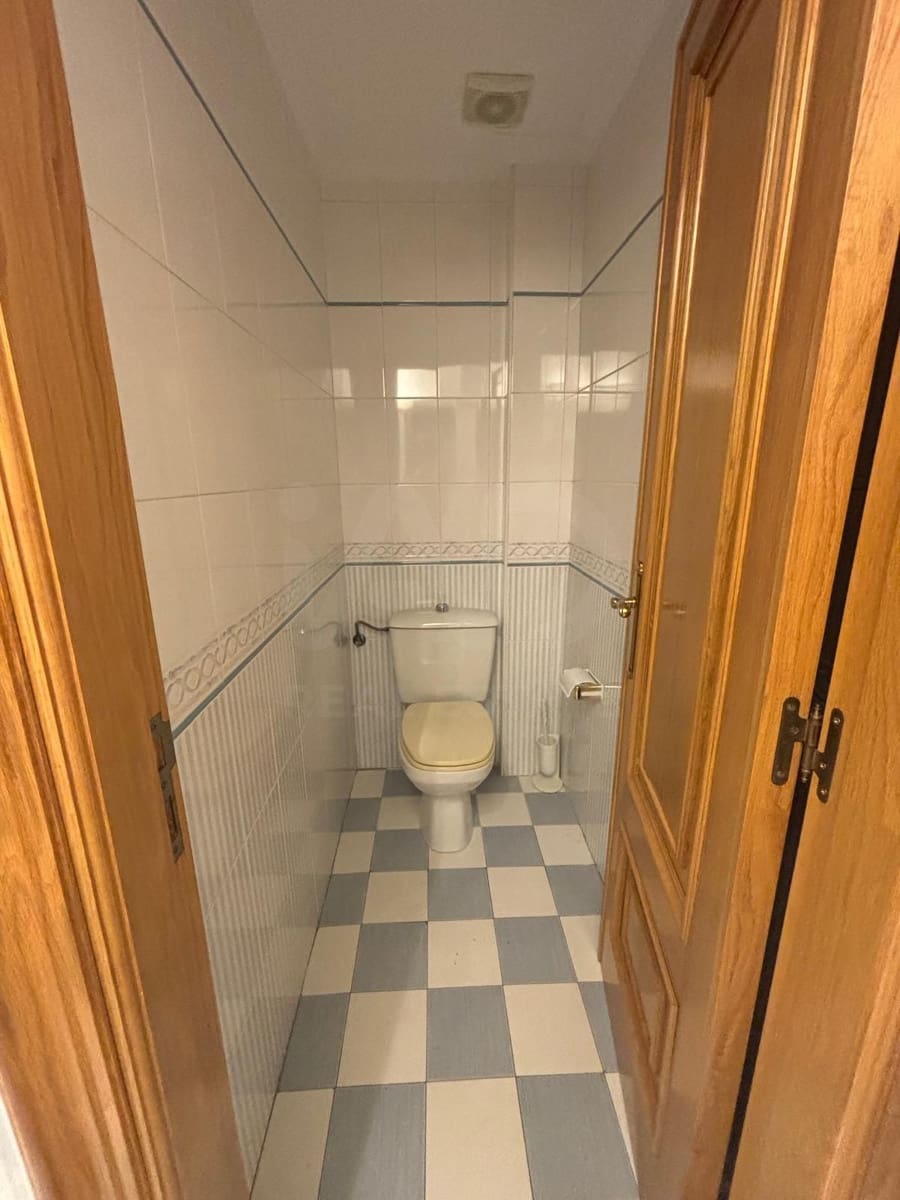 7 bedroom Commercial for sale in Valladolid city - € 467,000 (Ref: 10021528)