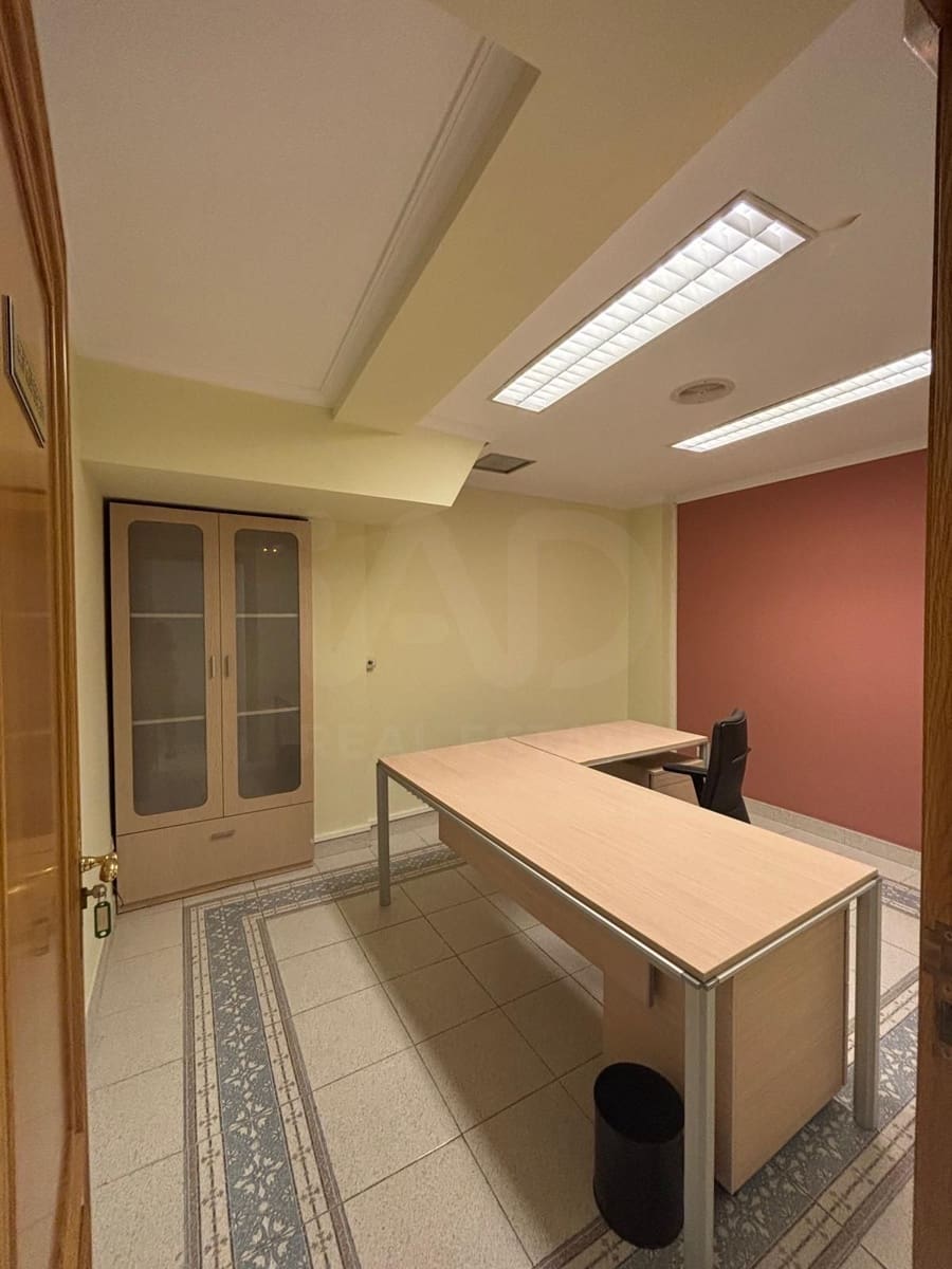 7 bedroom Commercial for sale in Valladolid city - € 467,000 (Ref: 10021528)