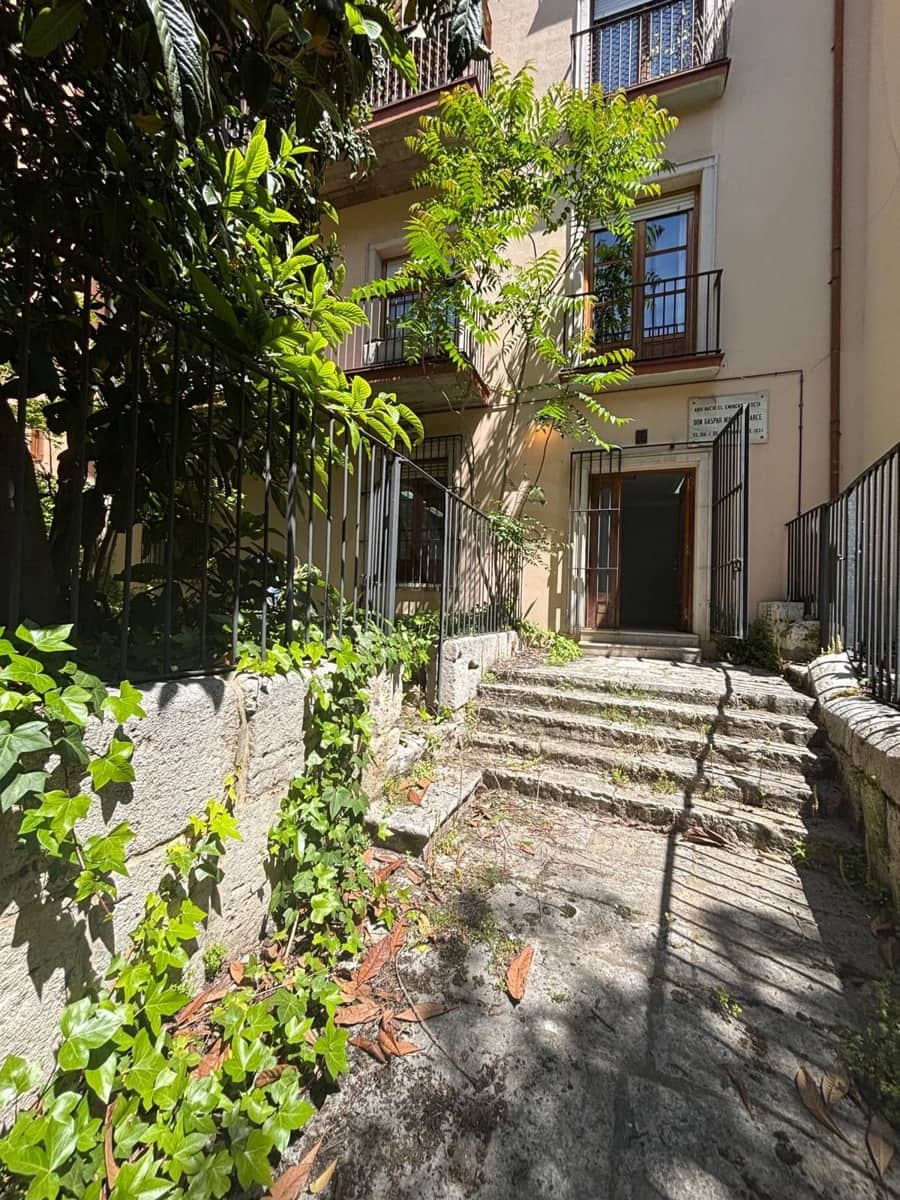 7 bedroom Commercial for sale in Valladolid city - € 467,000 (Ref: 10021528)