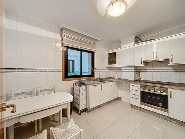 3 sovrum Lägenhet till salu i Pontevedra stad med pool garage - 315 000 € (Ref: 10021553)