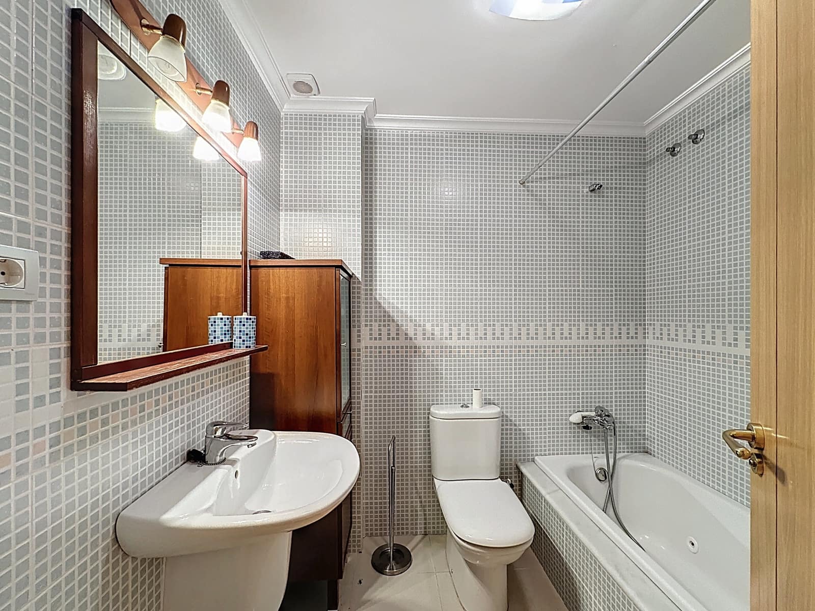 3 Zimmer Apartment zu verkaufen in Pontevedra Stadt mit Pool Garage - 315.000 € (Ref: 10021553)