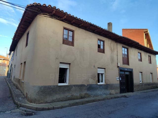 6 Zimmer Villa zu verkaufen in León Stadt mit Garage - 34.900 € (Ref: 10021557)