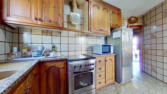 5 makuuhuone Huvila myytävänä paikassa Roda de Barà - 399 000 € (Ref: 10021560)