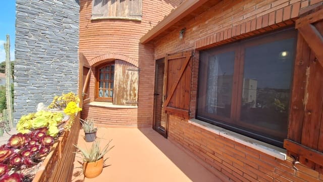 5 makuuhuone Huvila myytävänä paikassa Roda de Barà - 399 000 € (Ref: 10021560)