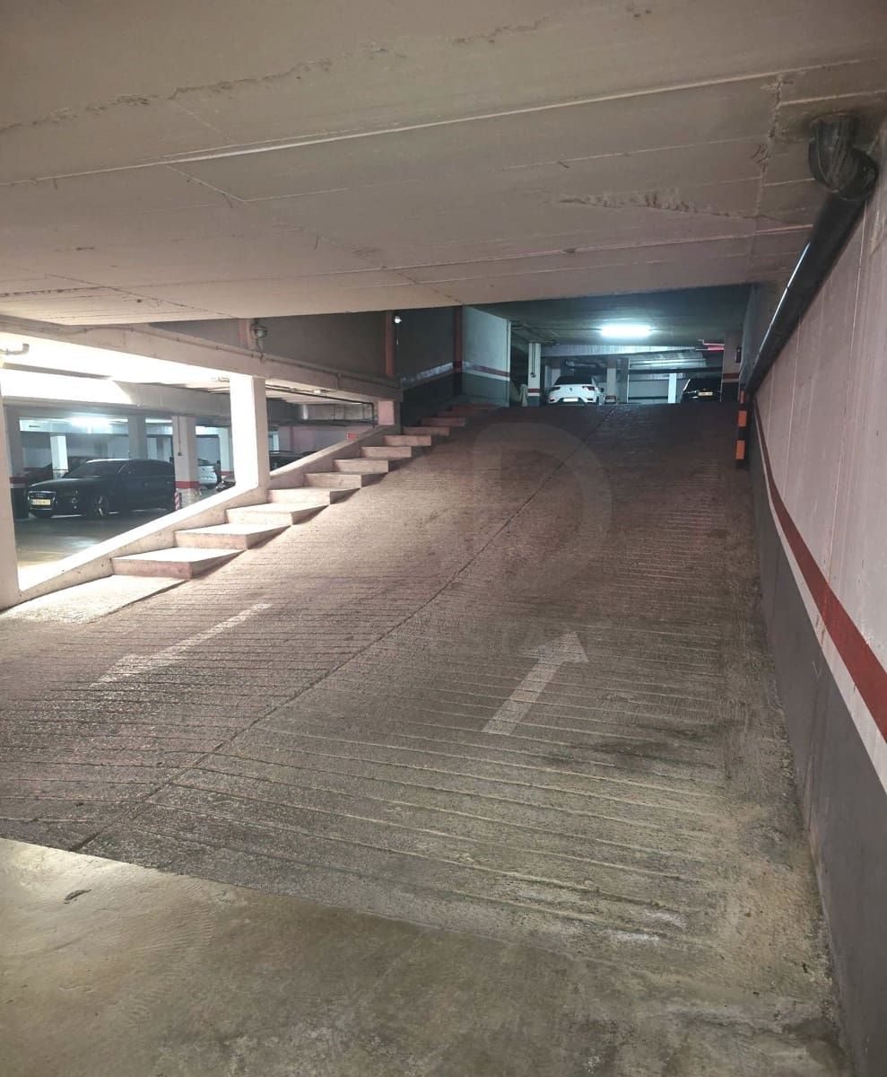 Garage till salu i Sabadell - 95 000 € (Ref: 10021658)