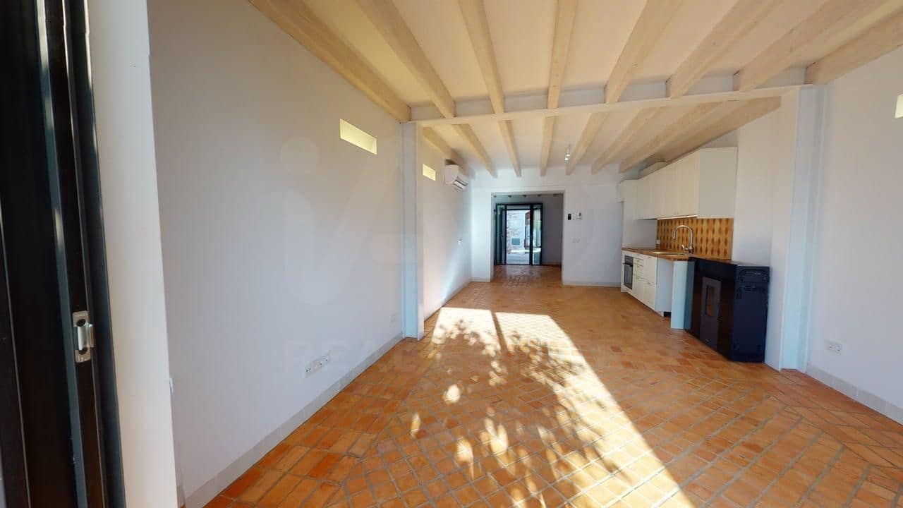2 soverom Villa til leie i Alaro med svømmebasseng - € 2 400 (Ref: 10021868)