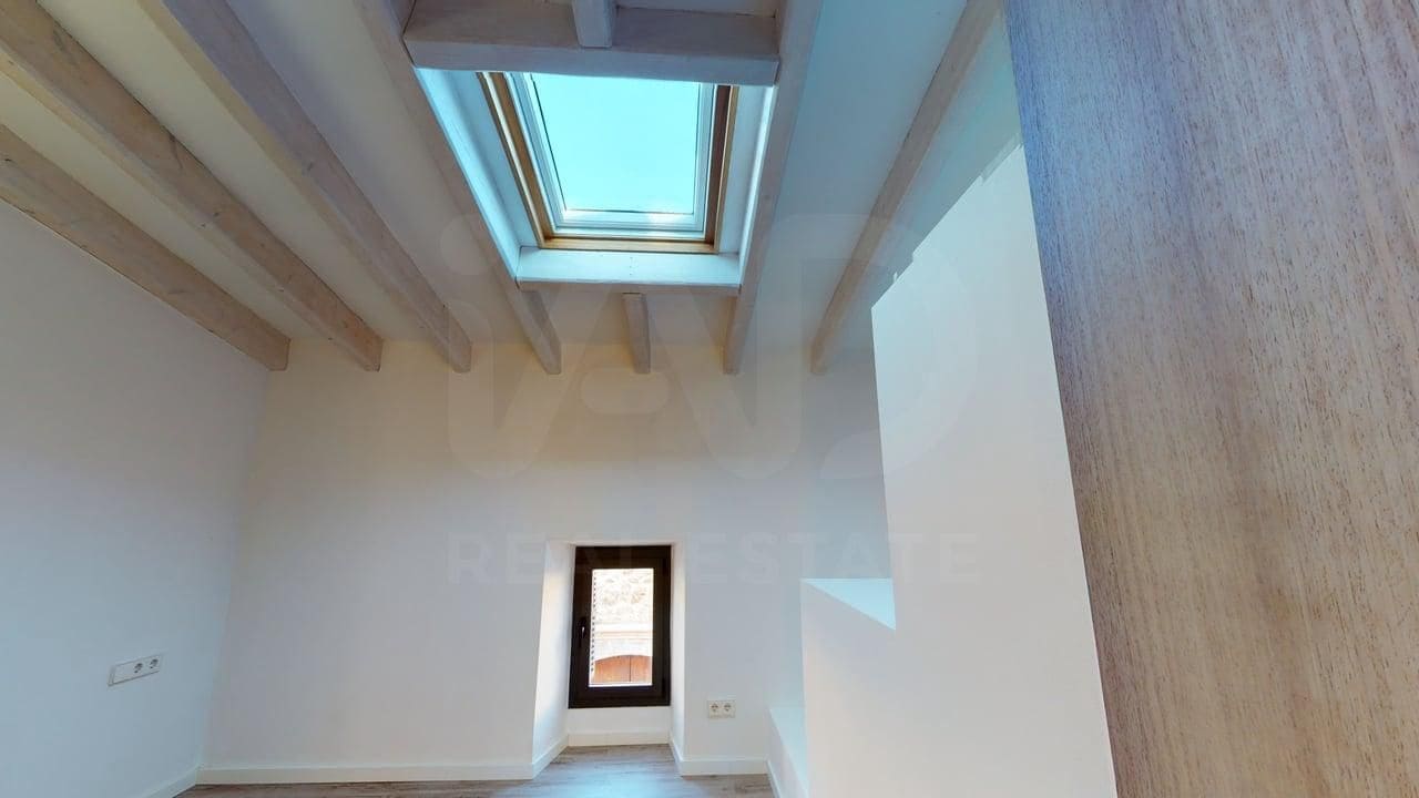 2 soverom Villa til leie i Alaro med svømmebasseng - € 2 400 (Ref: 10021868)
