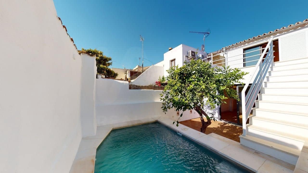 2 soverom Villa til leie i Alaro med svømmebasseng - € 2 400 (Ref: 10021868)