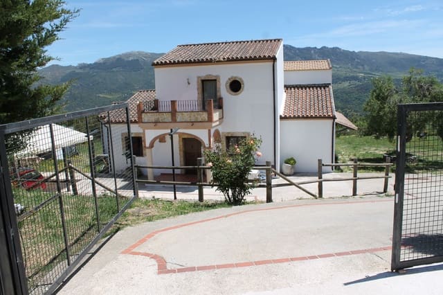 4 chambre Villa/Maison à vendre à Cortes de la Frontera avec piscine - 585 000 € (Ref: 10023297)