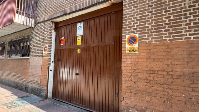 Garage te koop in Casco Histórico de Vallecas, Madrid stad - € 13.210 (Ref: 10023301)