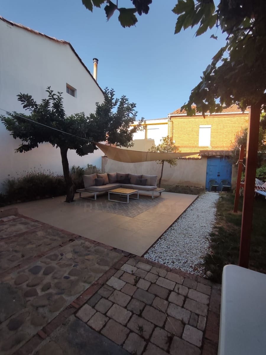 7 slaapkamer Commercieel te koop in Villares de Orbigo - € 299.000 (Ref: 10023305)