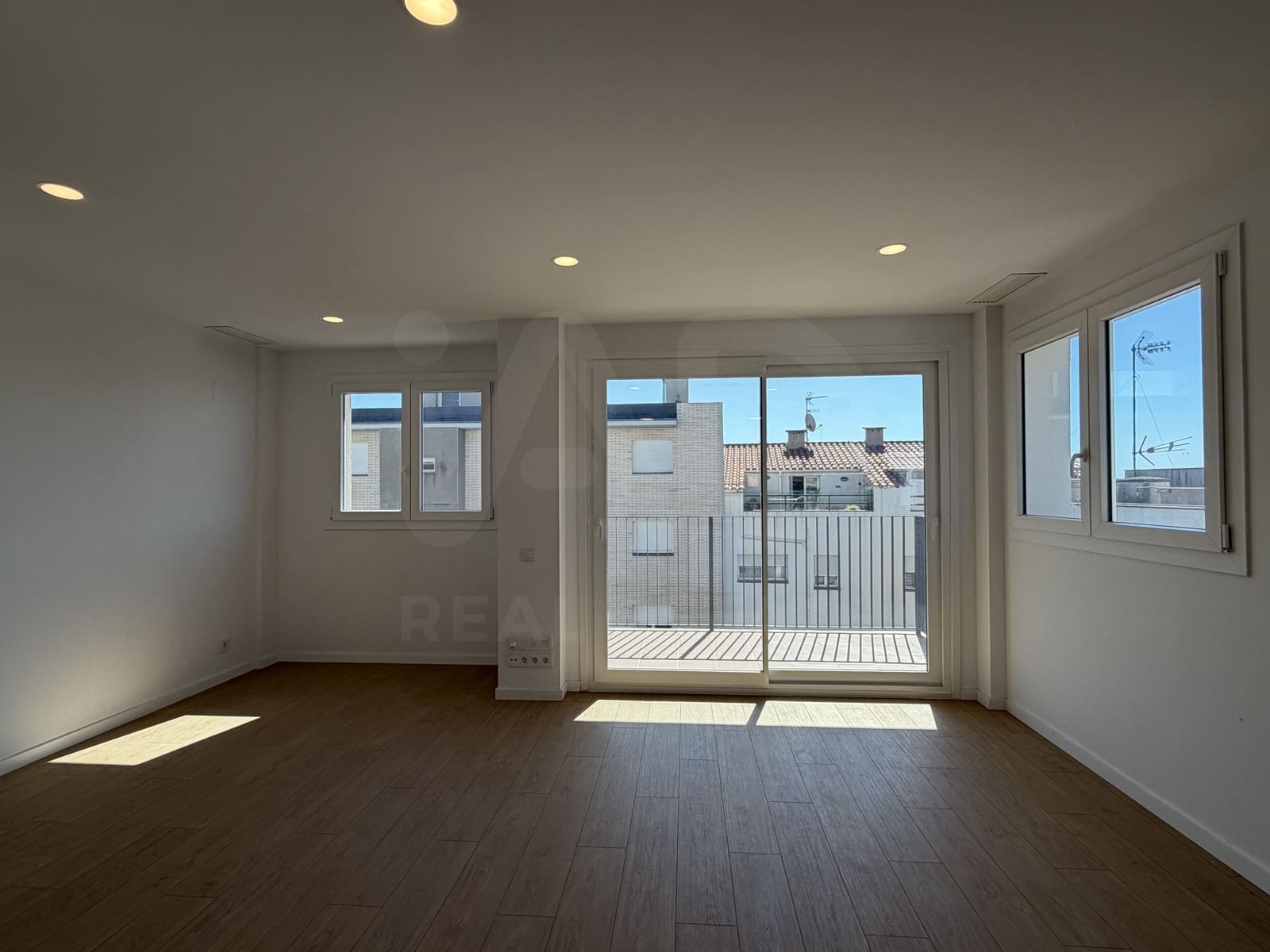 3 slaapkamer Appartement te koop in Canet de Mar met garage - € 341.000 (Ref: 10023306)