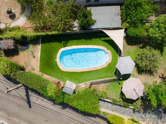 4 chambre Maison de Ville à vendre à Sant Antoni de Vilamajor avec piscine garage - 452 000 € (Ref: 10023487)