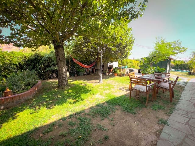 4 chambre Maison de Ville à vendre à Sant Antoni de Vilamajor avec piscine garage - 452 000 € (Ref: 10023487)