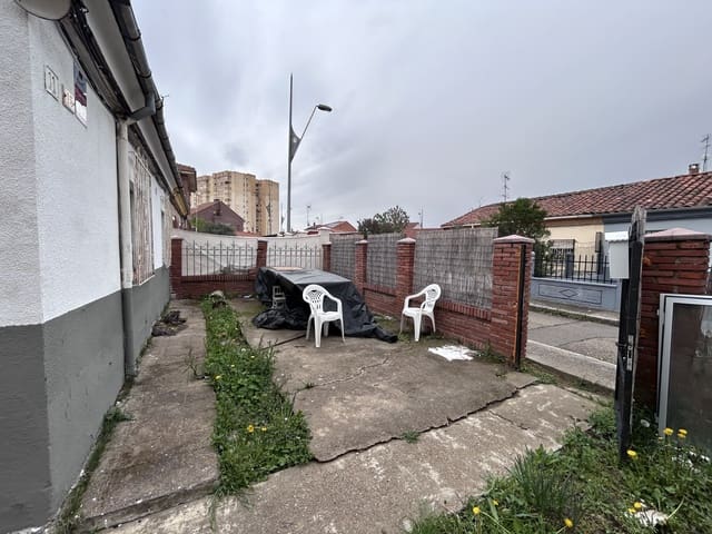 2 slaapkamer Huis te koop in San Andrés del Rabanedo - € 113.999 (Ref: 10023488)