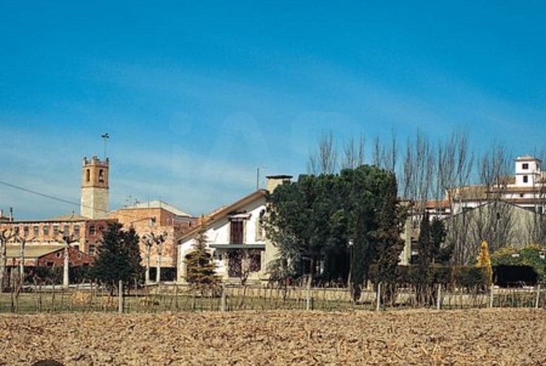 6 bedroom Townhouse for sale in Tornabous with garage - € 114,500 (Ref: 10023494)