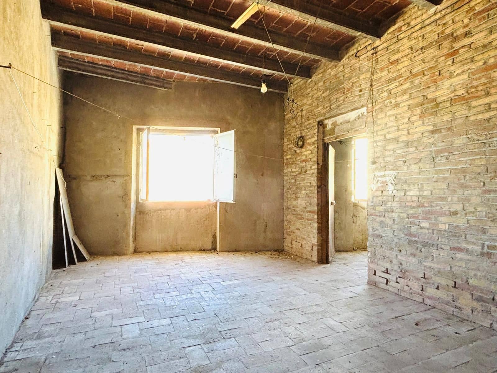 6 bedroom Townhouse for sale in Tornabous with garage - € 114,500 (Ref: 10023494)