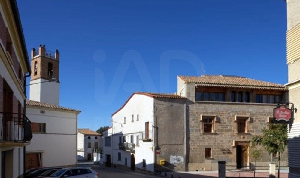 6 bedroom Townhouse for sale in Tornabous with garage - € 114,500 (Ref: 10023494)