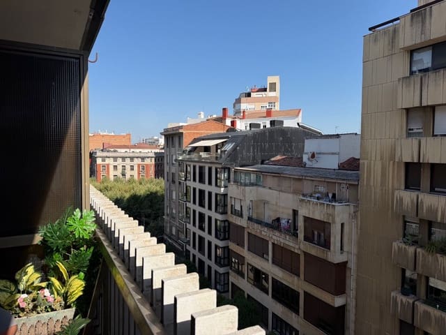 4 sypialnia Apartament na sprzedaż w Miasto León z garażem - 395 000 € (Ref: 10024839)