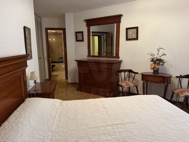 4 sypialnia Apartament na sprzedaż w Miasto León z garażem - 395 000 € (Ref: 10024839)