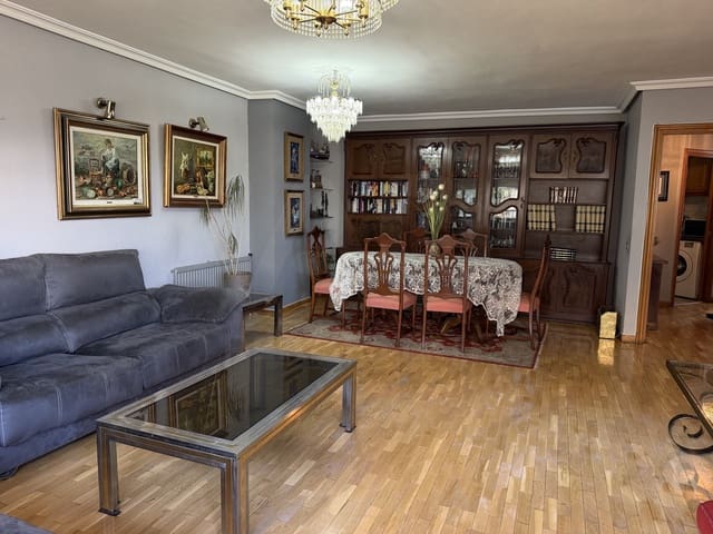 4 sypialnia Apartament na sprzedaż w Miasto León z garażem - 395 000 € (Ref: 10024839)