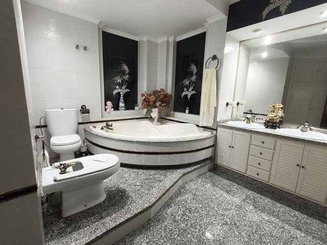 5 chambre Maison de Ville à vendre à Lucena - 320 000 € (Ref: 10024844)