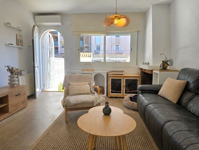 Adosado de 4 habitaciones en Cunit en venta con garaje - 329.000 € (Ref: 10025006)