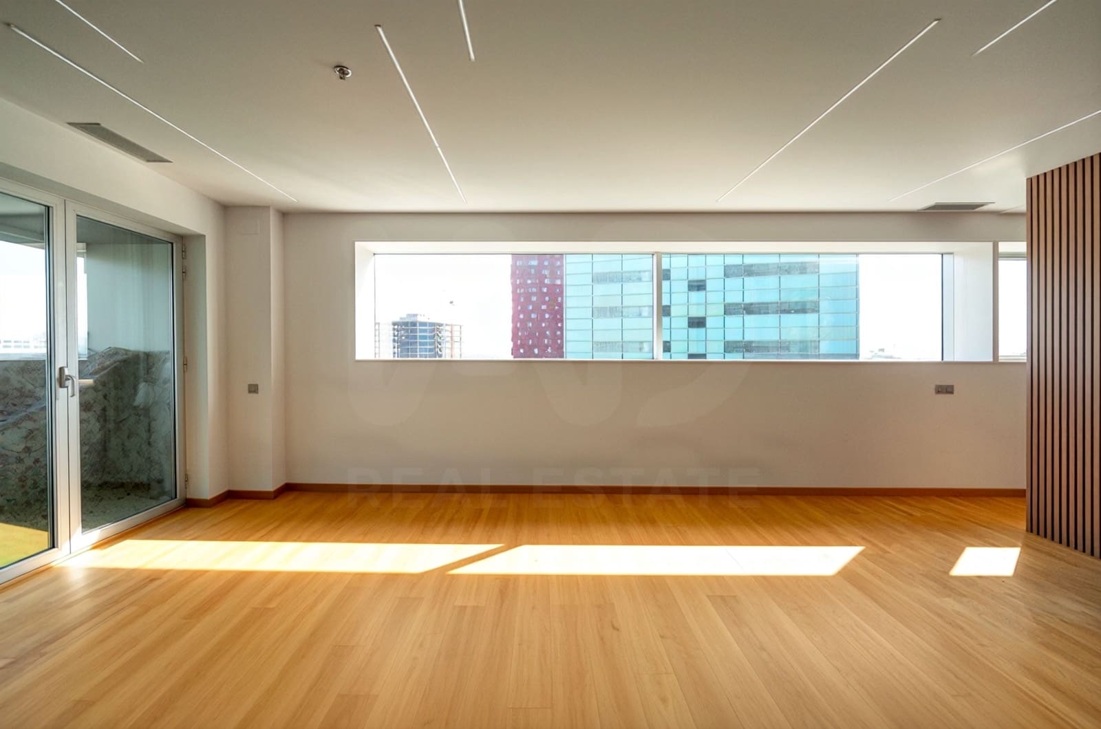 3 bedroom Apartment for sale in L'Hospitalet de Llobregat with garage - € 673,000 (Ref: 10026510)